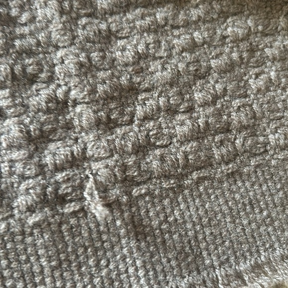 A & R Cashmere Scarf - Picture 5 of 8